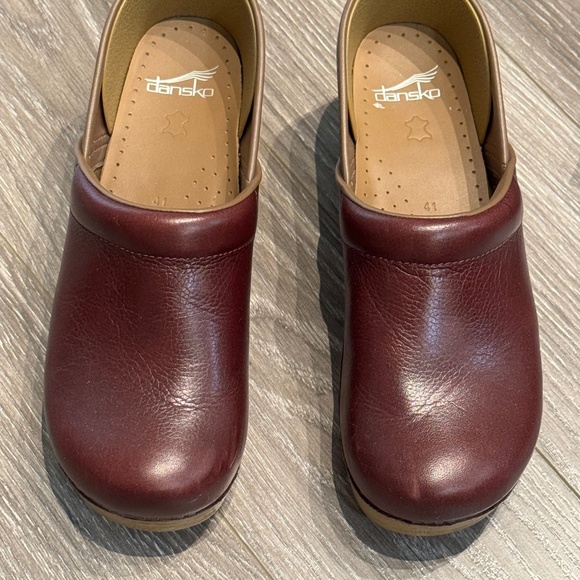 Dansko - Cordovan Milled Professional Clogs - size 41 - like new! - Picture 1 of 11